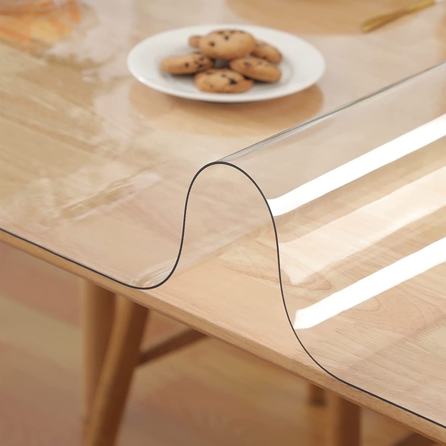 1 piece of durable PVC desk protector - transparent heat-resistant and waterproof desk mat with anti-static surface, can be easily cut into sizes suitable for home and office use