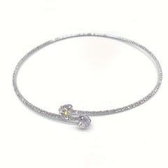 A Stylish And Minimalist Collar Adorned with Rhinestones Perfect for Women As a Unique And Classic Accessory for Daily Gatherings And Festive Celebrations.