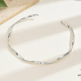 Women's Minimalist Necklace Elegant Everyday & party Jewelry Year Round Neutral Tone Chain for Casual Formal Outfits Simple Chic Layering Necklace for Everyday & Special Occasions Versatile Fashion Accessory Polished Finish