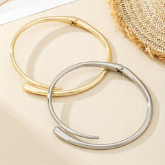 Women's Minimalist Golden Tone Adjustable Spring Open Ring Choker Necklace Sleek Curved Design for Parties Music Festivals & Year Round Wear Party Accessory Chic Accessory Sleek Jewelry