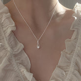 A Fashionable Women's Necklace Ins Cold Style Water Drop Pendant Necklace Simple French Clavicle Chain Daily Versatile Accessories Gift