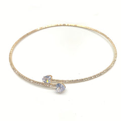 A Stylish And Minimalist Collar Adorned with Rhinestones Perfect for Women As a Unique And Classic Accessory for Daily Gatherings And Festive Celebrations.