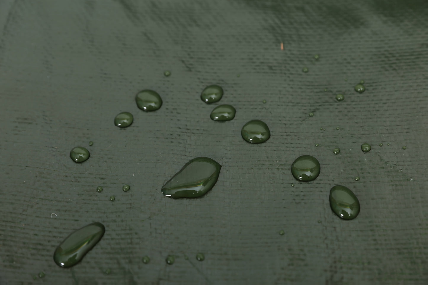 One Pack of Waterproof Tarpaulin, Military Green Silvery Waterproof Plastic Tarpaulin, Effective Waterproofing, Protecting Your Goods and Cars, Still Keeping You Dry in Rainy Weather, and Effectively Insulating