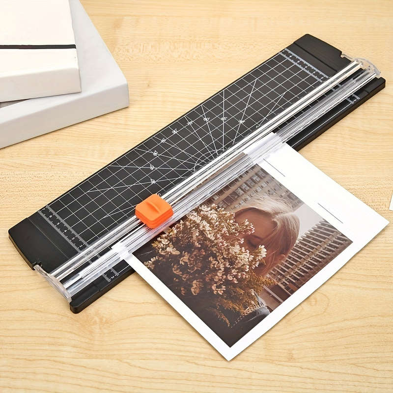 Portable A3/A4 paper cutter