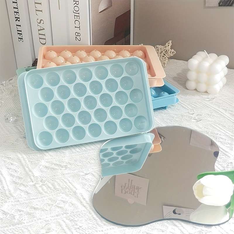 Easy-to-remove 33-cube ice maker tray