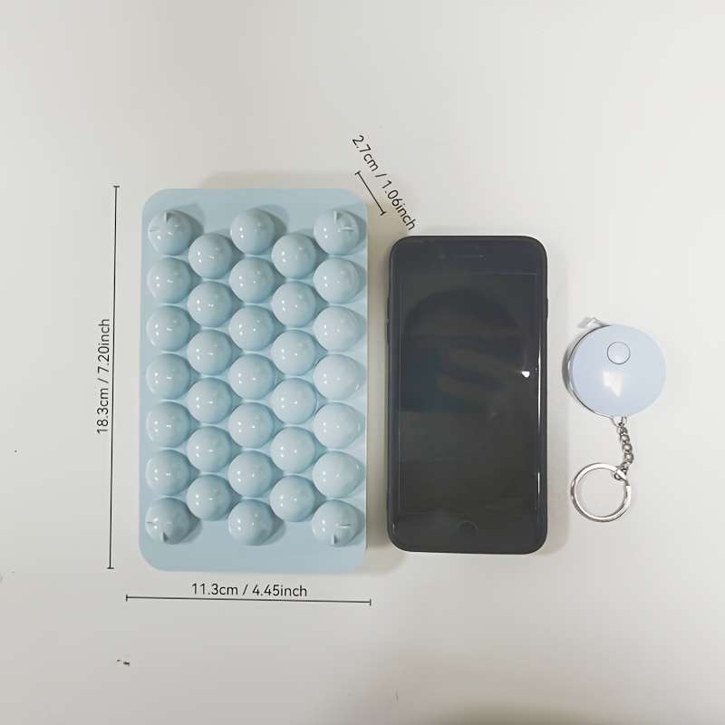 Easy-to-remove 33-cube ice maker tray