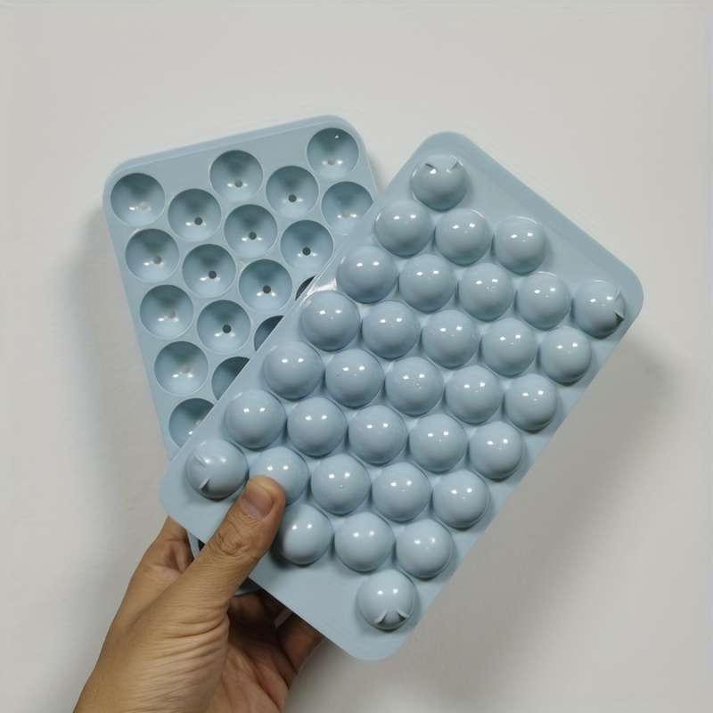 Easy-to-remove 33-cube ice maker tray