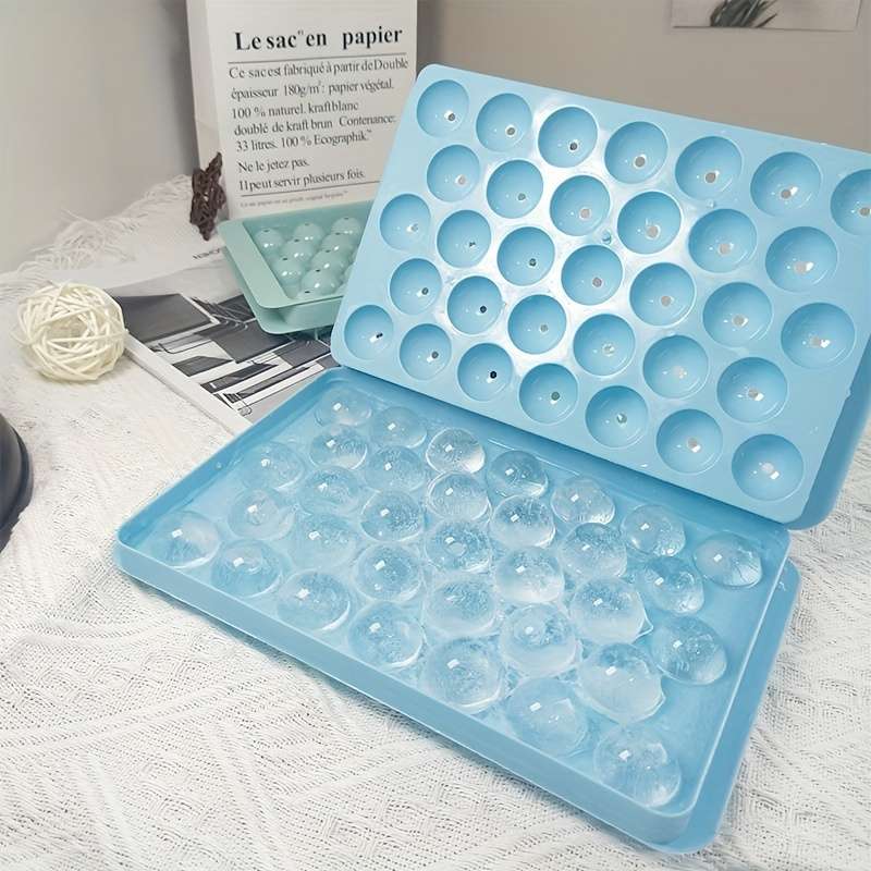 Easy-to-remove 33-cube ice maker tray