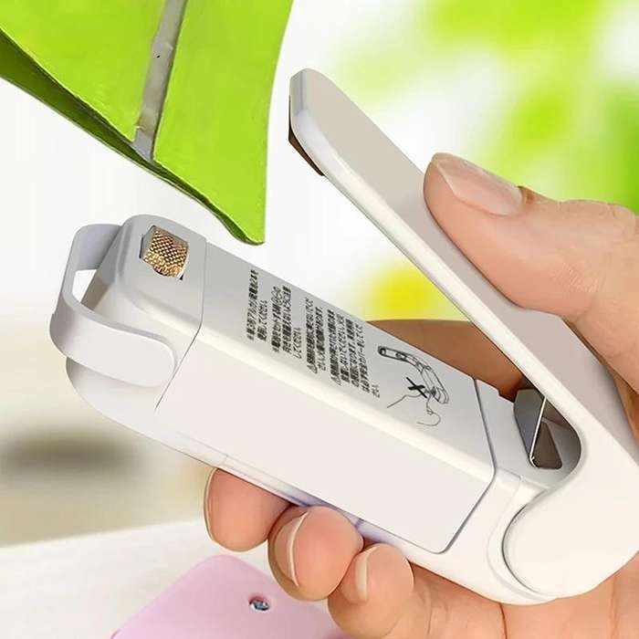 Compact portable snack sealing machine