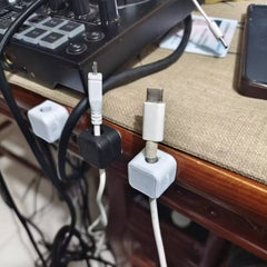 4-piece magnetic cable organizer