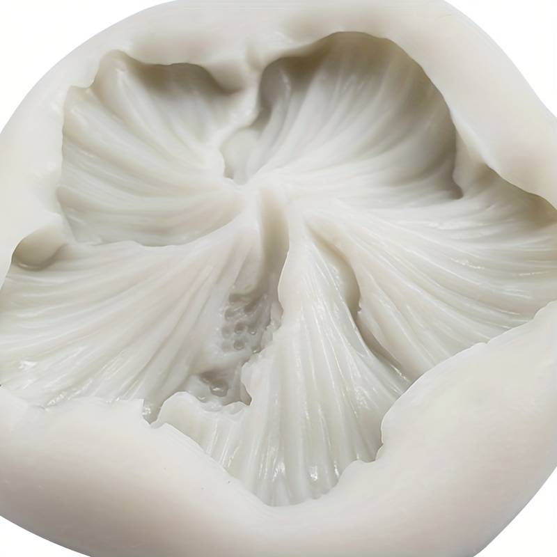 1 flower-shaped chocolate mold