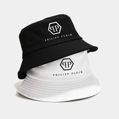 One Philipp Plein bucket hat, made of lightweight polyester, with logo design, foldable.