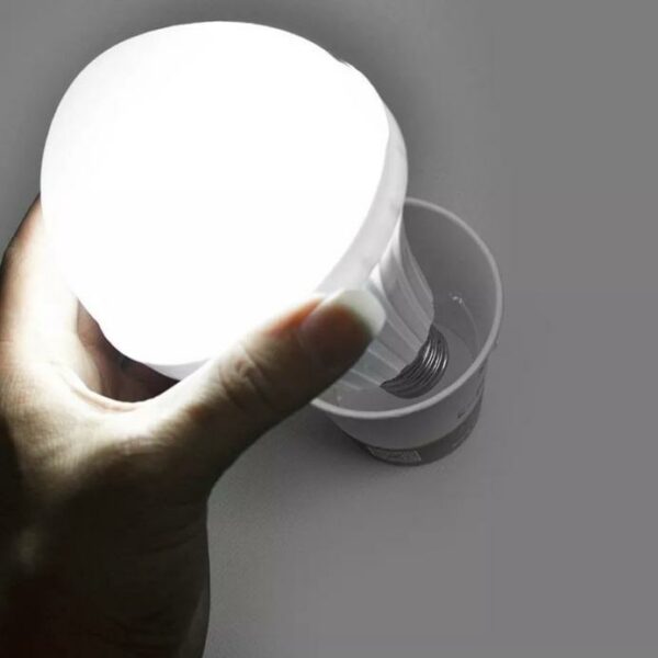 ZYF-YJ01-7W LED Intelligent Bulb Rechargeable E27