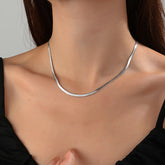 An Elegant 18K Gold Plated Stainless Steel Necklace for Women Simple And Versatile Suitable for All Seasons Featuring a Chain Design Perfect for Everyday Wear Parties And Christmas Gifts.