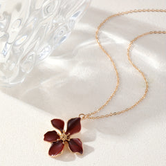 1pc Fashion Flower Pendant Necklace   White Enamel Petals with Golden Tone Metal Chain  Elegant Everyday Jewelry Gift for Women  Versatile for Casual & Formal Occasions  Flower Necklace  Vacation Accessory  Modern Floral Design  Goldtoned Metalwork  Ename
