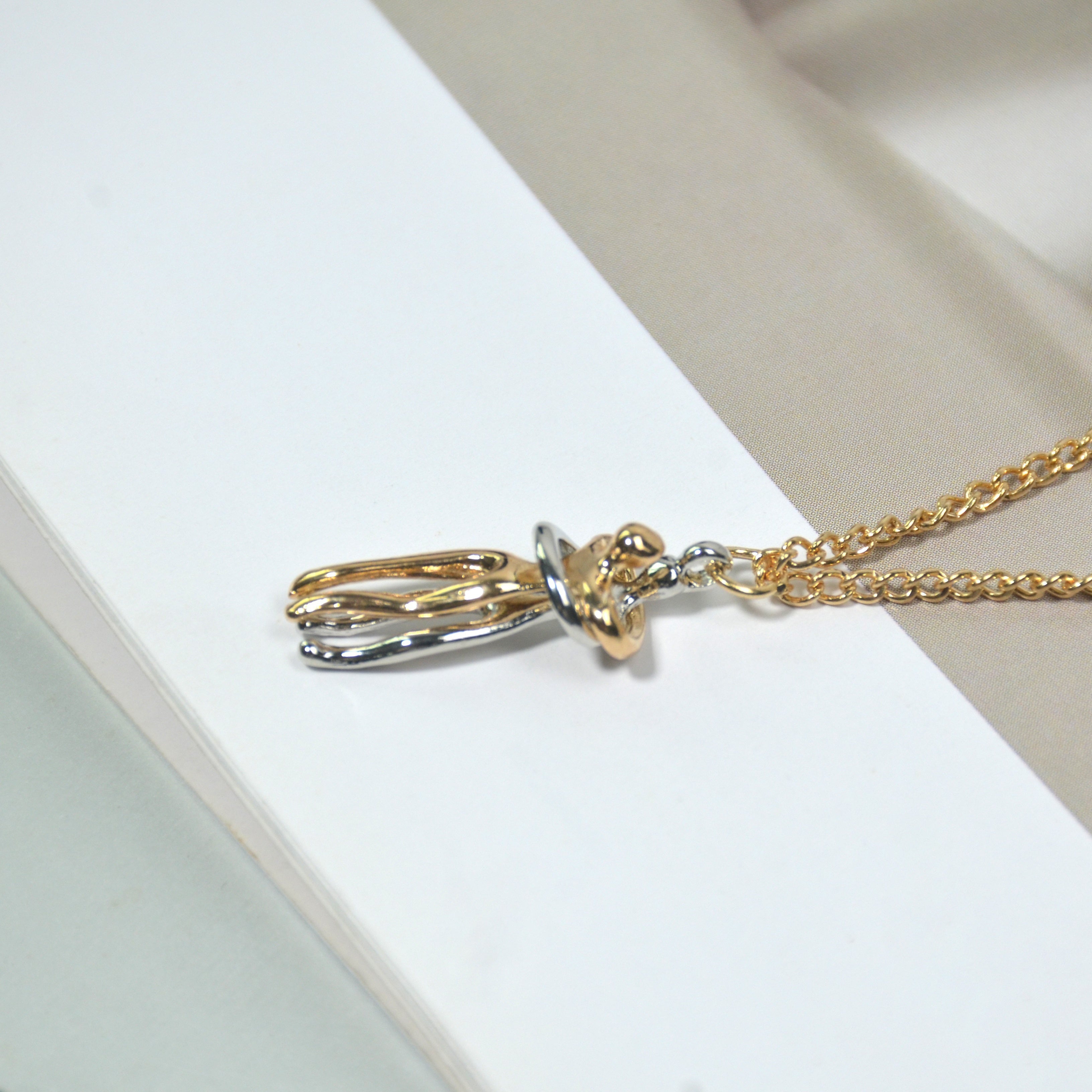 Unique Couple Embracing Pendant Necklace With Artistic Human Body Design  A Golden Pendant Necklace Jewelry Accessory Suitable For Both Men And Women  A Fun Accessory For Ladies And Girls As A Gift.