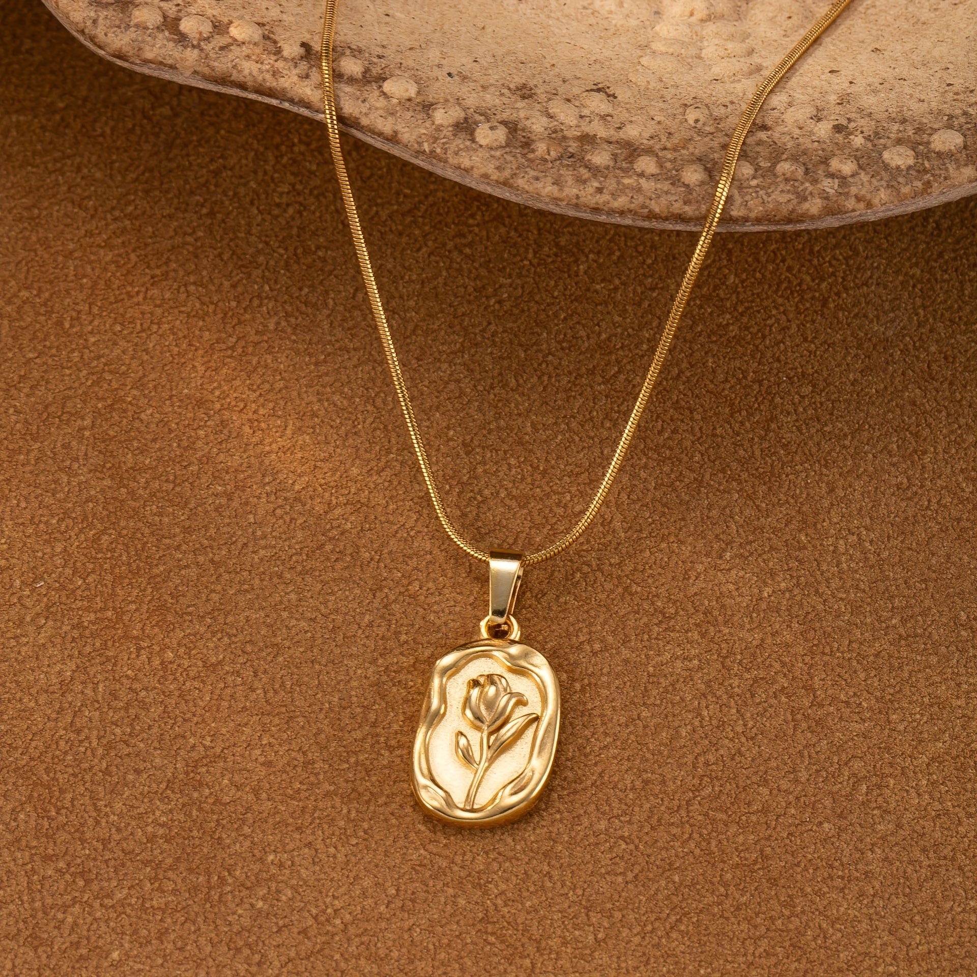 1pc Elegant 304 Stainless Steel Tulip Pendant Necklace for Women   18K gold plated Plated  Versatile & Stylish  Perfect Gift for Casual Attire  Casual Jewelry|Floral Pendant|Durable Jewelry