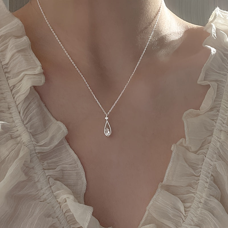 A Fashionable Women's Necklace Ins Cold Style Water Drop Pendant Necklace Simple French Clavicle Chain Daily Versatile Accessories Gift