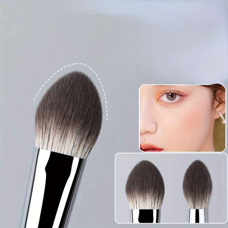 Makeup brushes