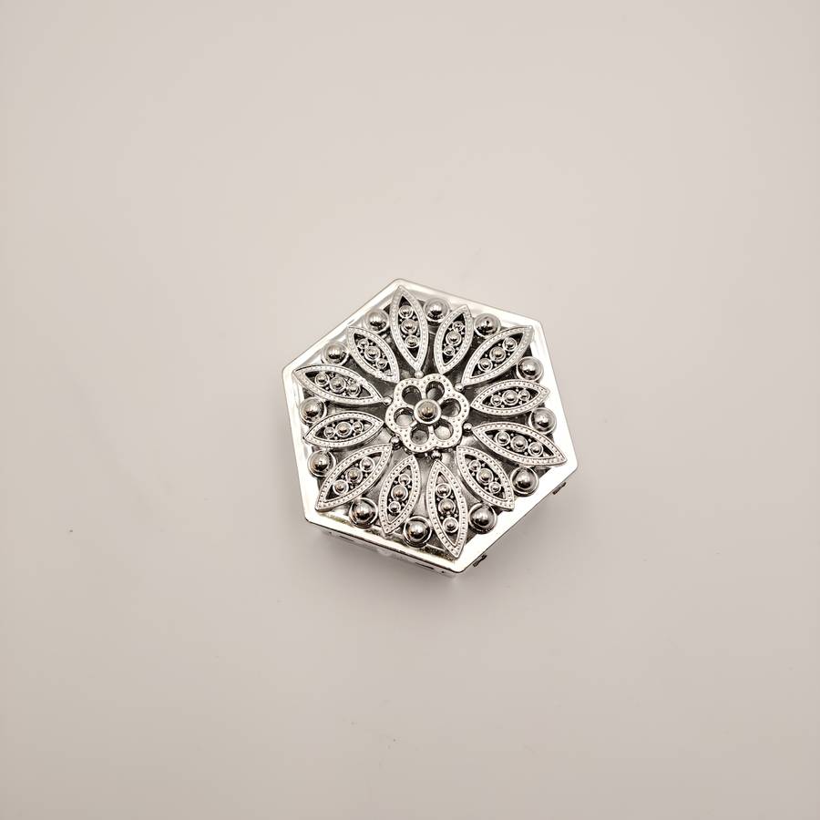 1 modern hexagonal jewelry box