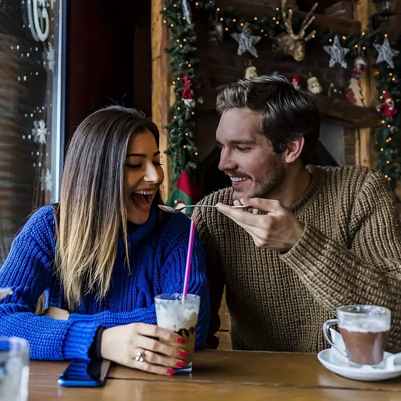 One stainless steel spoon, cartoon happy bee carved spoon, fun spoon, coffee spoon, ice spoon.