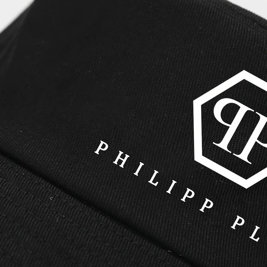 One Philipp Plein bucket hat, made of lightweight polyester, with logo design, foldable.