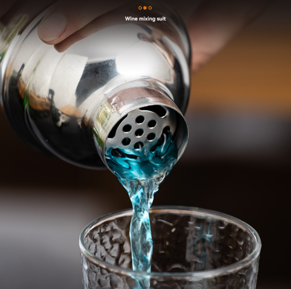 SYF-032 Cocktail Shaker With Accessories