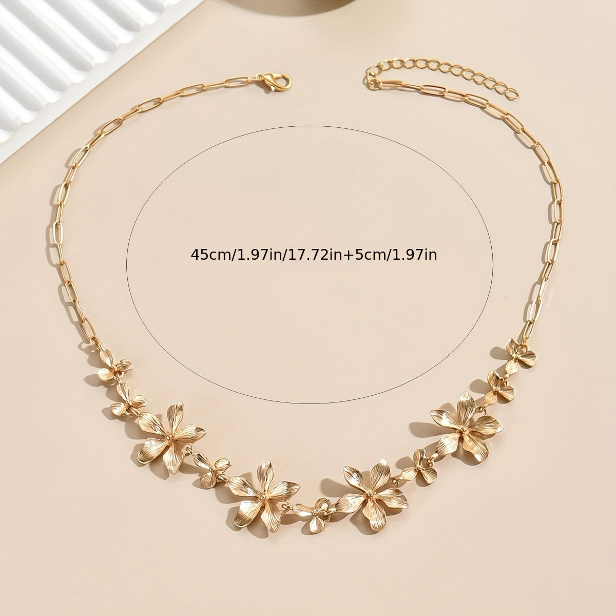 Elegant Floral Link Necklace with Golden Tone Finish   Stylish Zinc Alloy Jewelry for Daily Wear and Gift Giving  Necklace