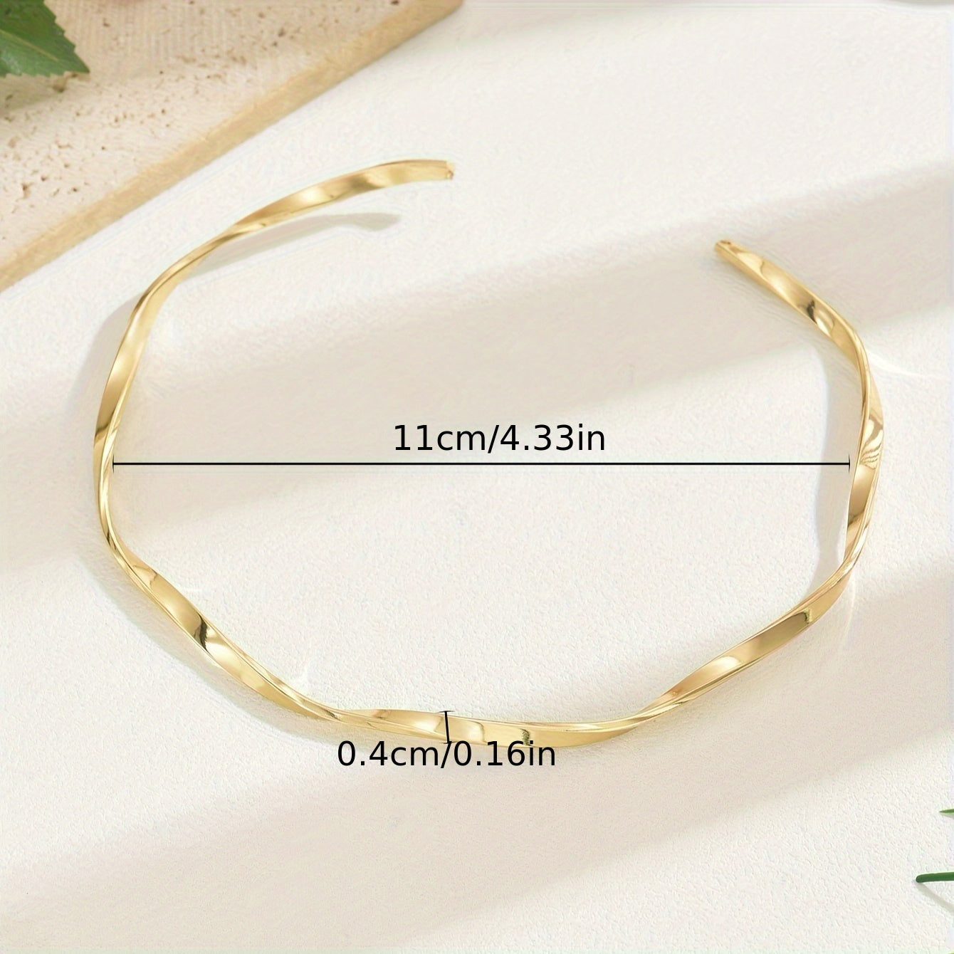 Women's Minimalist Necklace   Elegant Everyday & party Jewelry  Year Round Neutral Tone Chain for Casual Formal Outfits   Simple Chic Layering Necklace for Everyday & Special Occasions  Versatile Fashion Accessory  Polished Finish