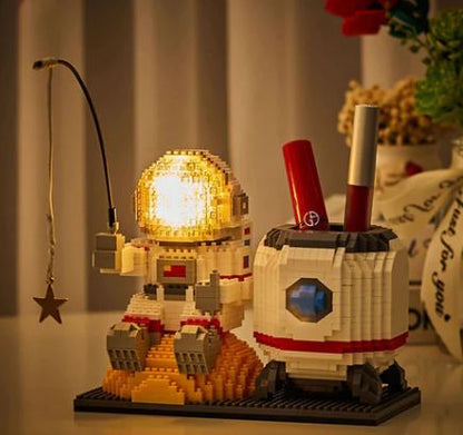 6903 Starfish Astronaut Pen Holder Bricks With LED Light 1588pcs