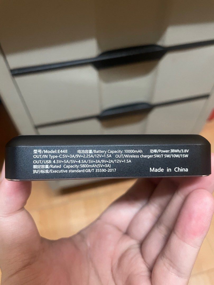 MAGNETIC WIRELESS POWERBANK